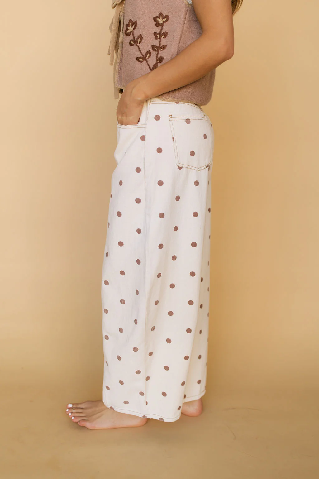 Dotted Barrel Jeans in Brown - Image 3