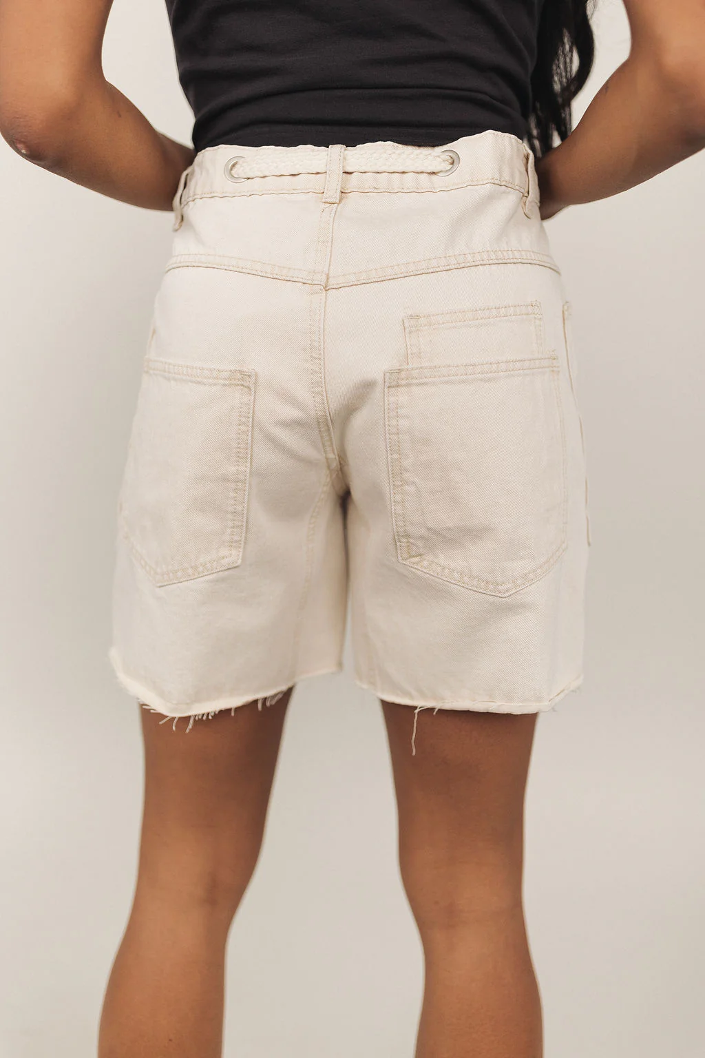 Joey Barrel Shorts in Cream - Image 4